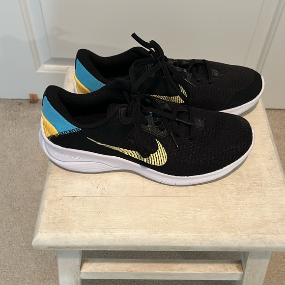 Nike Flex Sneakers - Picture 2 of 4